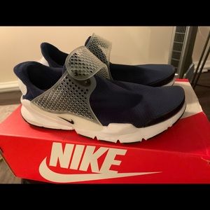 Women Nike sock dart